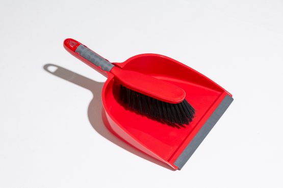 Tonkita Laundry Brush With Handle Red in Tonkita Products from